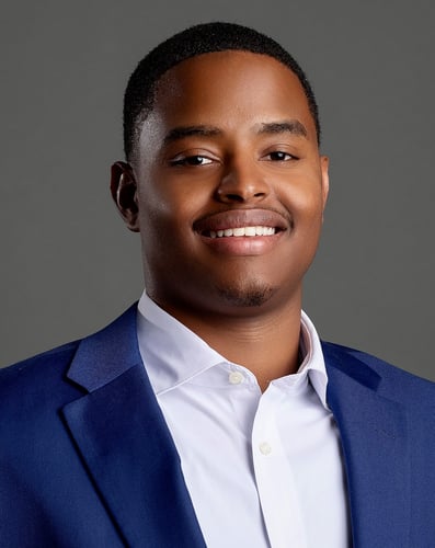 Djeison Abreu photo in front of a gray background