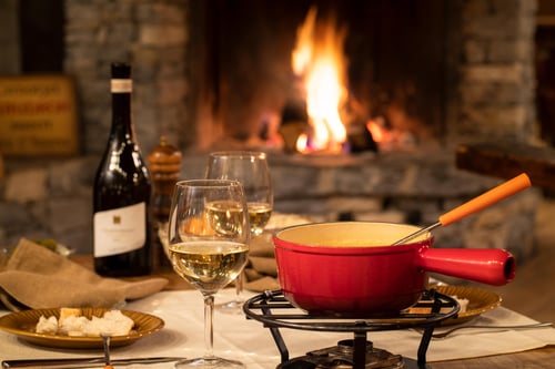 Fondue au coin du feu de bois