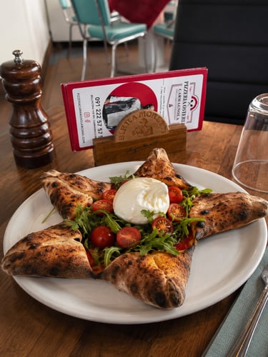 Pizza stella, la nostra specialità! Anche in versione vegetariana e halal