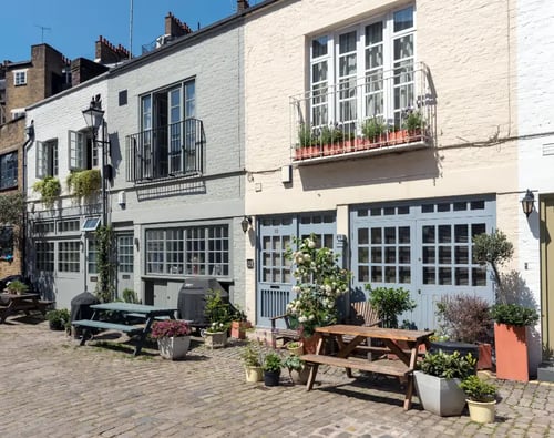 Knight Frank Hyde Park Estate Agents - Hyde Park - Historic cobbled Bathurst Mews in Hyde Park area, London, England, UK