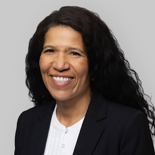Headshot of Yasmine Reynolds, a wealth advisor at Chase