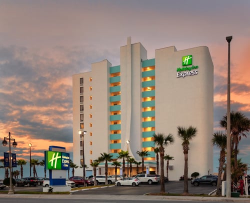 Beachfront Modern Rooms.Breakfast.Pool.WiFi and Nearby Attractions