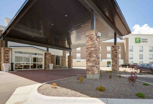 Welcome to the Holiday Inn Express & Suites in North Platte, NE!