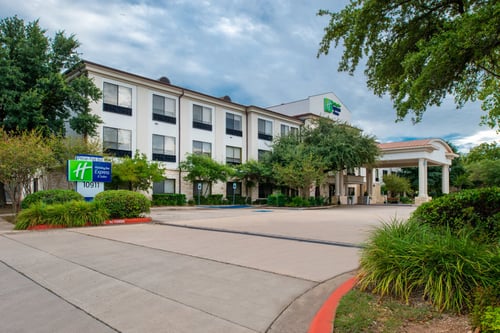 Welcome to our Austin, Texas hotel near Round Rock Sports Center.
