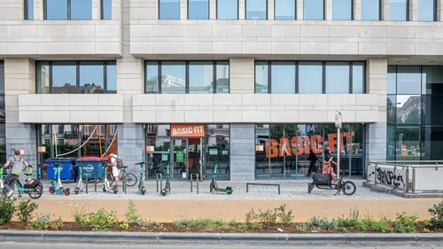 Basic-Fit Brussels Yser 24/7 - front club outside