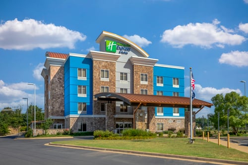Escape to Holiday Inn Express & Suites Hot Springs for your stay.
