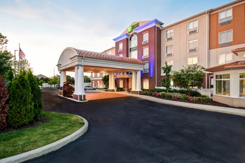 Welcome to the Holiday Inn Express & Suites Schererville,  IN!