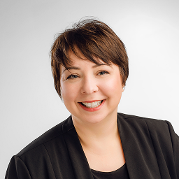 Jennifer Breton headshot.