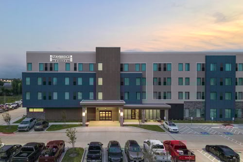 Experience the hotel’s elegance shining at night.