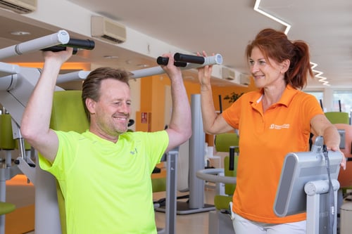 Der ideale Anschluss an eine Reha oder Therapie, um die erzielten Erfolge weiter auszubauen - auch als präventives Training bestens geeignet.
Genießen Sie ein Training der ganz besonderen Art! Funktionelle Übungen & Geräte-Krafttraining individuell für Sie kombiniert!

Maßgeschneidert nach persönlichen Zielen & Bedürfnissen - kompetent begleitet, in gepflegter Atmosphäre, mit viel Platz & angenehmer Klimatisierung.