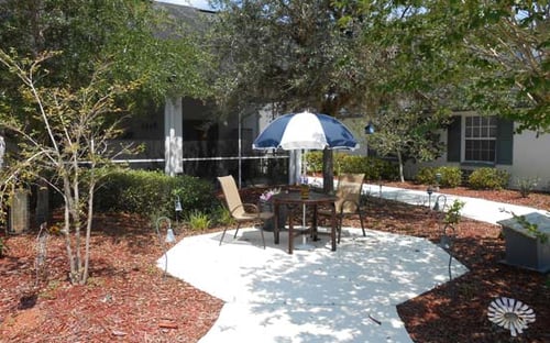 Community Courtyard at Savannah Court of Orange City, Florida