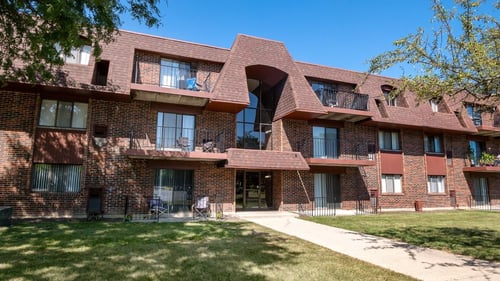 Fox Crest Apartments exterior