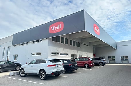 Außenansicht der Wedl Filiale in Ried im Innkreis