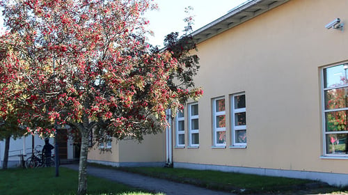 Kaukajärven kirjasto ulkoapäin.