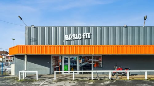 Basic-Fit Avion Avenue Achille Thumerelle 24/7 - front club outside
