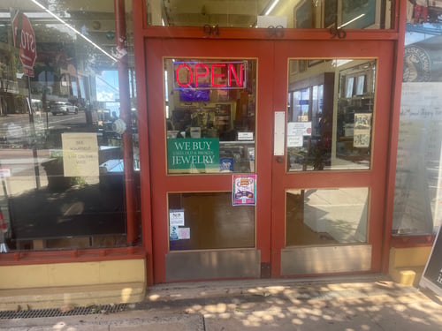 Maui Gold Buyers Front Entrance