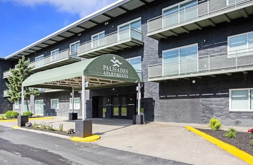 Cover Photo of Palisades Apartments in Kansas City, MO, 64133