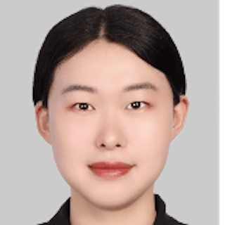 Headshot of Victoria Yang