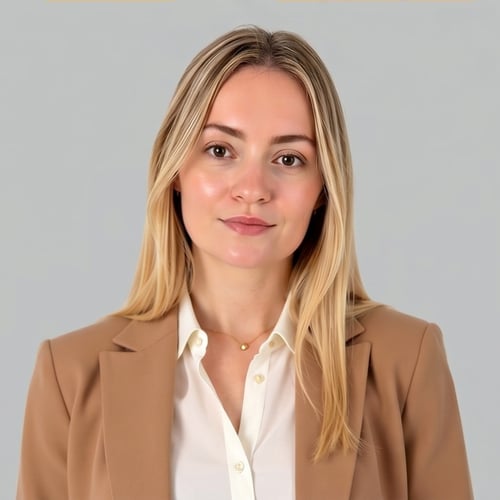 Headshot of Catherine Arnold, a wealth advisor at Chase