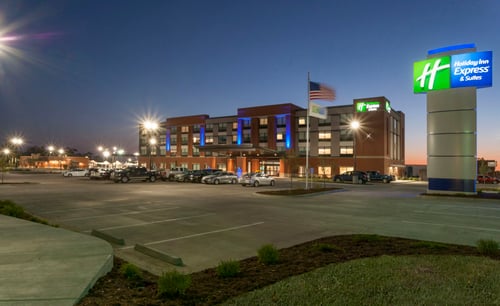 Holiday Inn Express Dodge City Hotel Exterior
