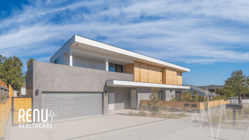 Recovery Houses addiction treatment center banner: specializing in substance use disorder, drug addiction, and detoxification with a focus on holistic healing.