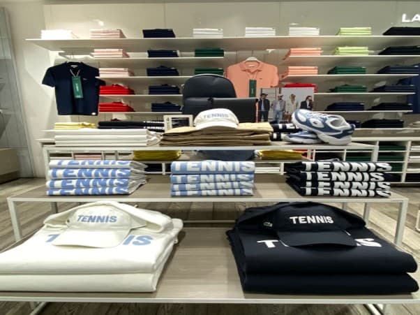 Close Up - Store