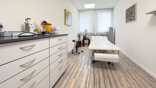 Die modernen Behandlungszimmer im Ärztezentrum Töss bieten beste Voraussetzungen für eine professionelle, persönliche und komfortable Hausarztversorgung