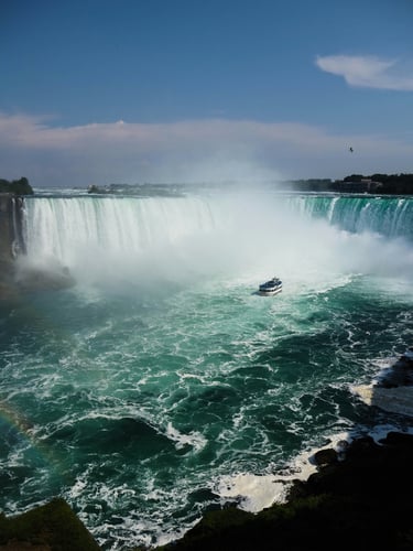 photo of niagara falls and boat