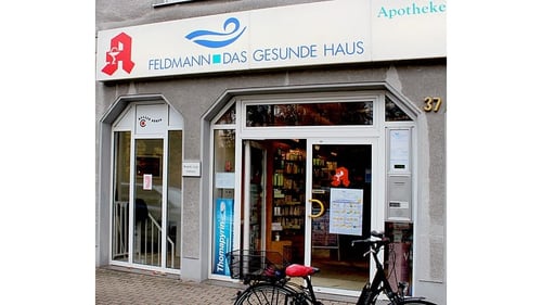 Aussenansicht der Apotheke Feldmann