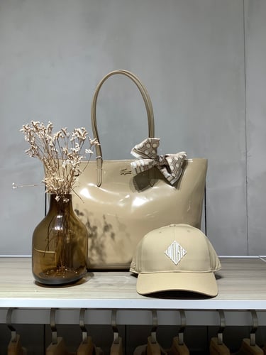Close Up - Store