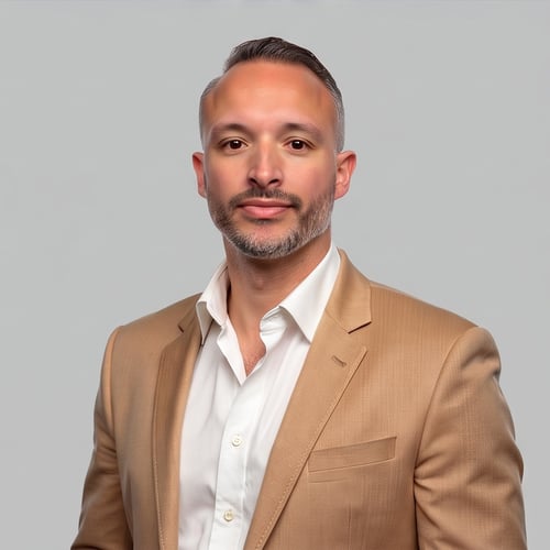 Headshot of Adam Parente, a wealth advisor at Chase