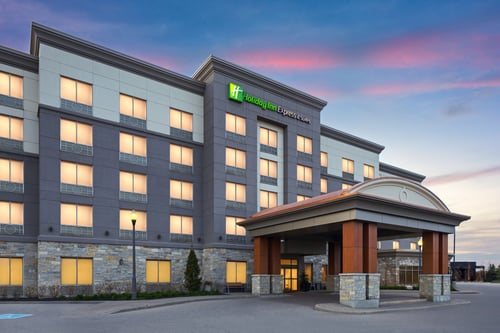 Enjoy warm-hearted hospitality and take advantage of our location.