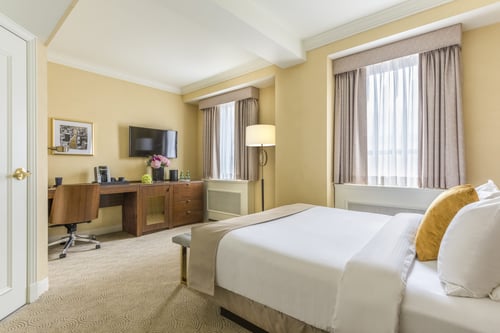 Standard Queen Room at Warwick Allerton - Chicago