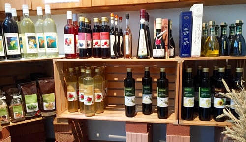 Biooel, Bioessig und Biowein im Hofladen