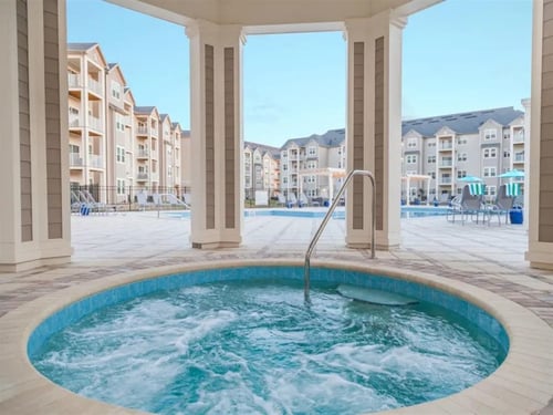 Hot Tub at Century Avenues