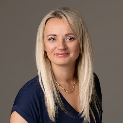 Headshot of Timea Janos.