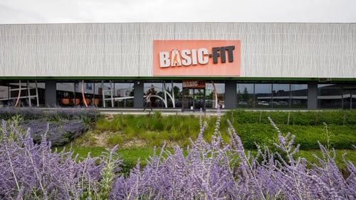 Basic-Fit Estaimpuis Jules Vantieghem 24/7 - front club outside