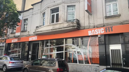 Basic-Fit Brussels Uccle Ch. d’Alsemberg - front club outside