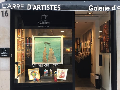 Carré d’artistes est un réseau de plus de 30 galeries d’art en France et à l’international ainsi qu’une galerie en ligne. Venez admirer les œuvres de nos artistes dans la galerie la plus proche de chez vous. Située près de la célèbre Place du Tertre, notre équipe vous accueille pour vous faire découvrir des artistes de talent à travers une sélection d’œuvres d’art uniques.