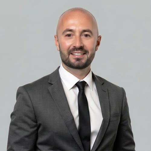 Headshot of Owen Denicenco, a wealth advisor at Chase