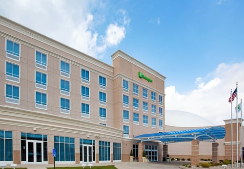 A covered entry welcomes you to our Holiday Inn in Maumee OH