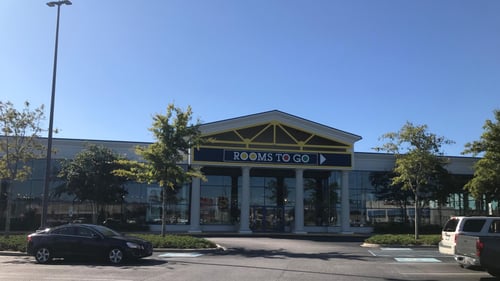 Store front of Rooms To Go, furniture store in North Charleston, SC.