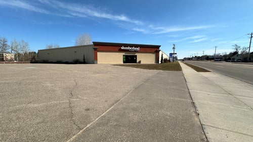Rhinelander Slumberland Furniture parking lot