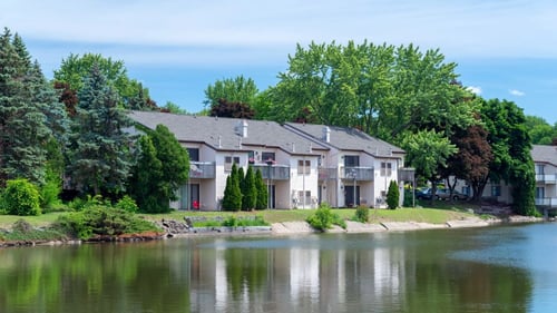 Old Farm Shores Apartments exterior