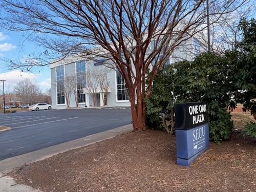 Outside view of the State Employees' Credit Union Asheville-Oak Plaza branch