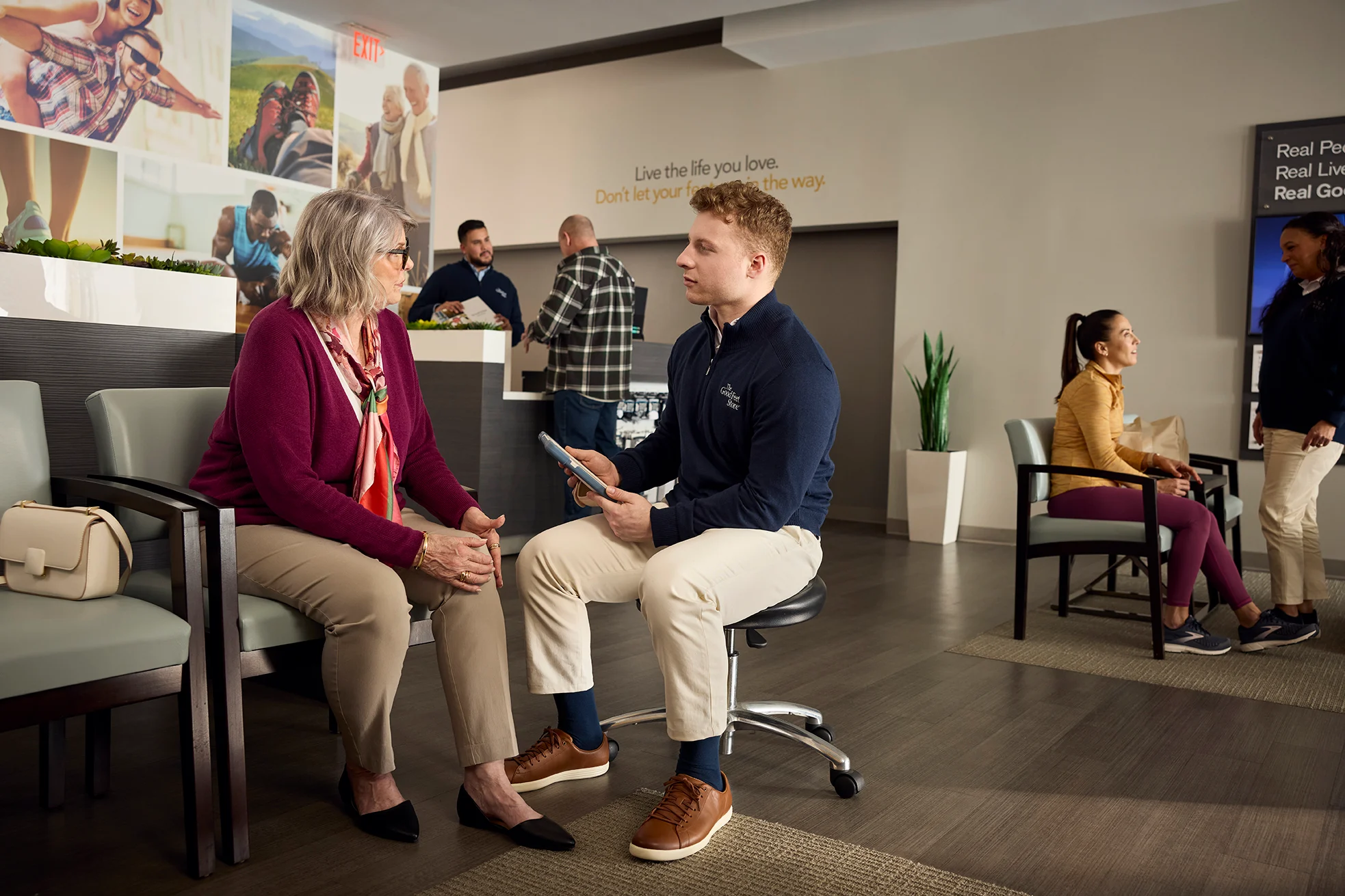 woman talking to an Arch Support Specialist at The Good Feet Store