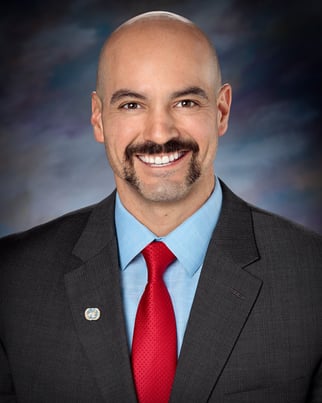 Dr. Roberto Fernandez