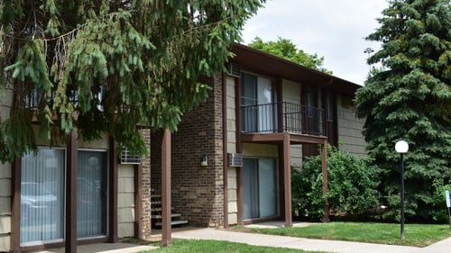 Whispering Timbers Apartments exterior