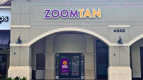 Zoom Tan storefront in Windermere, FL