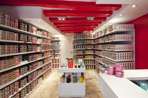 Votre boutique Kusmi Tea Rue des Rosiers (Paris 4ème) propose une large gamme de thés et infusions bio Made in France ainsi que des coffrets cadeaux et accessoires à thé